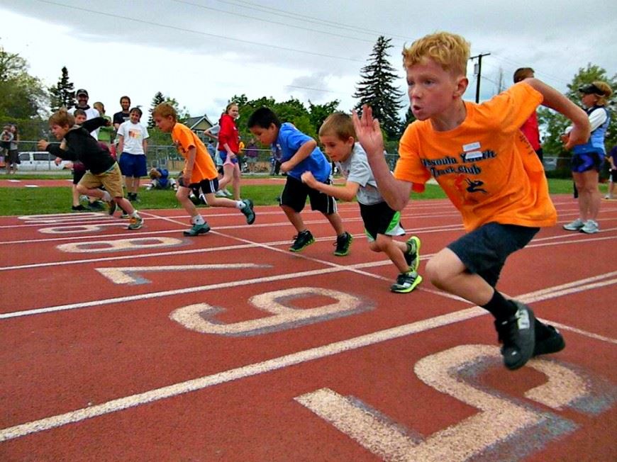 kids running track