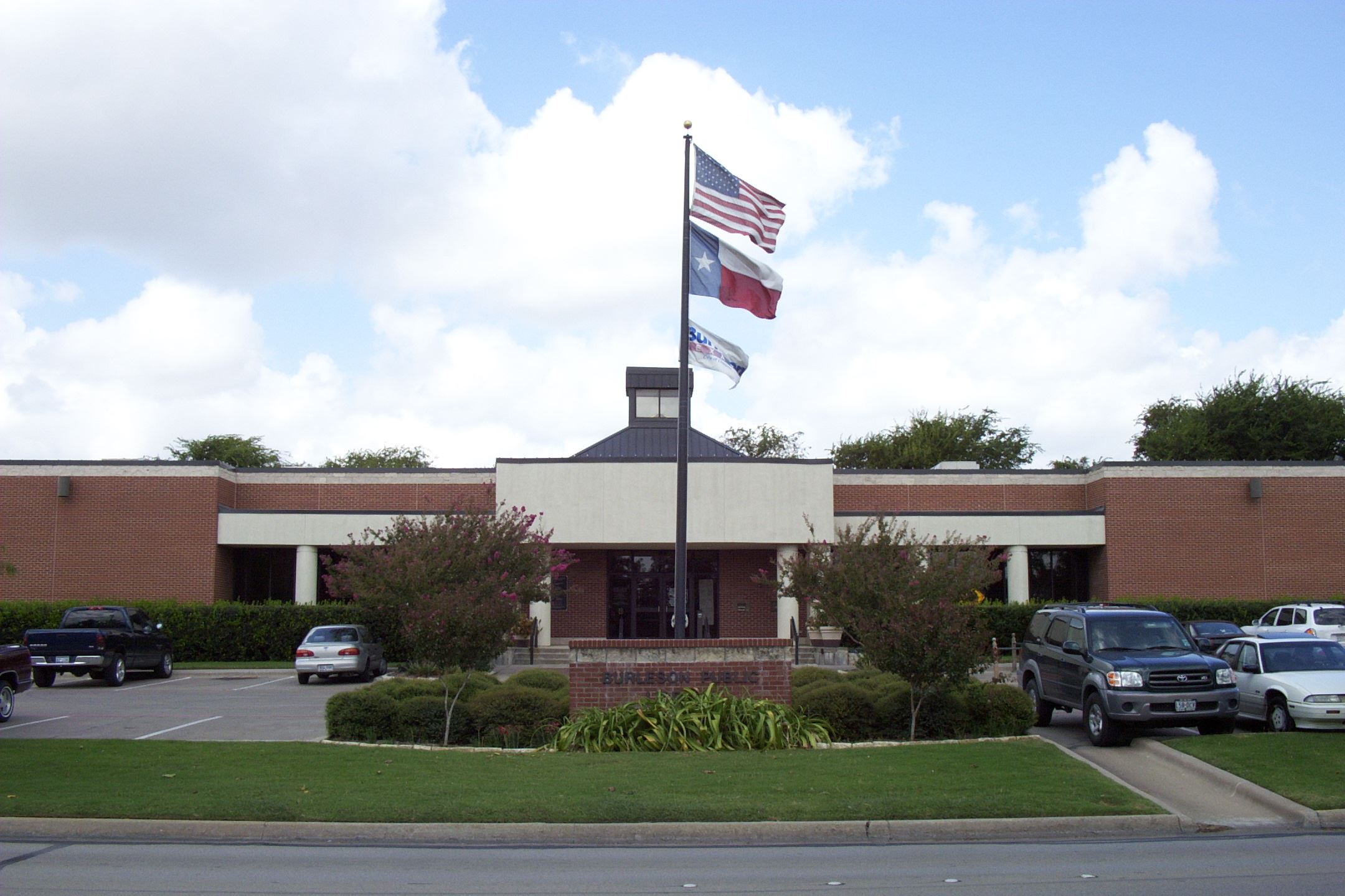 Burleson Library Building Pictures 2004 003